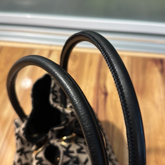 Elegant MK Logo Tote in Black and Tan - Picture 4 of 7